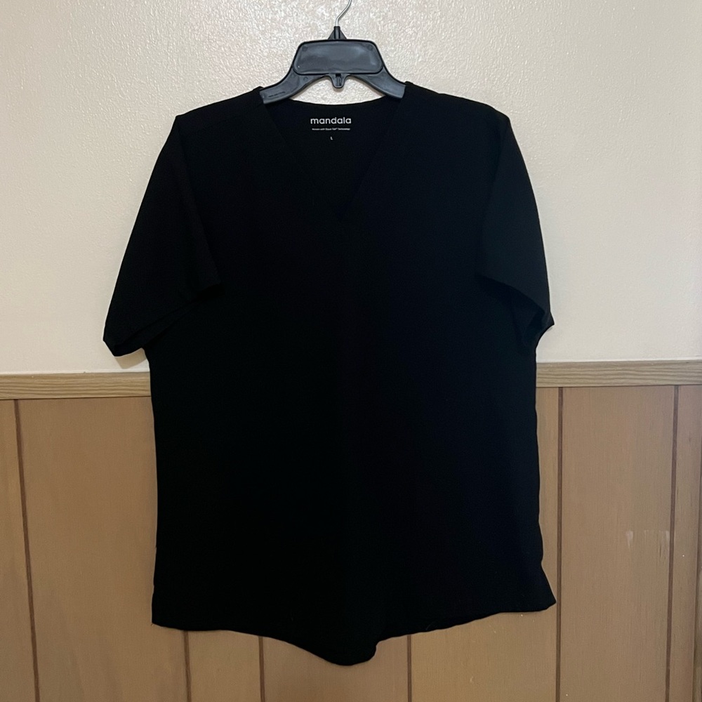 Mandala Women's Oversized Black V-Neck Scrub top